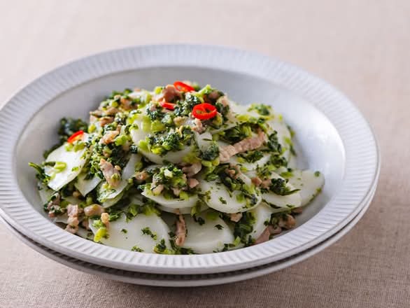 雪菜肉丝炒年糕Pork & veg Rice Noodle
